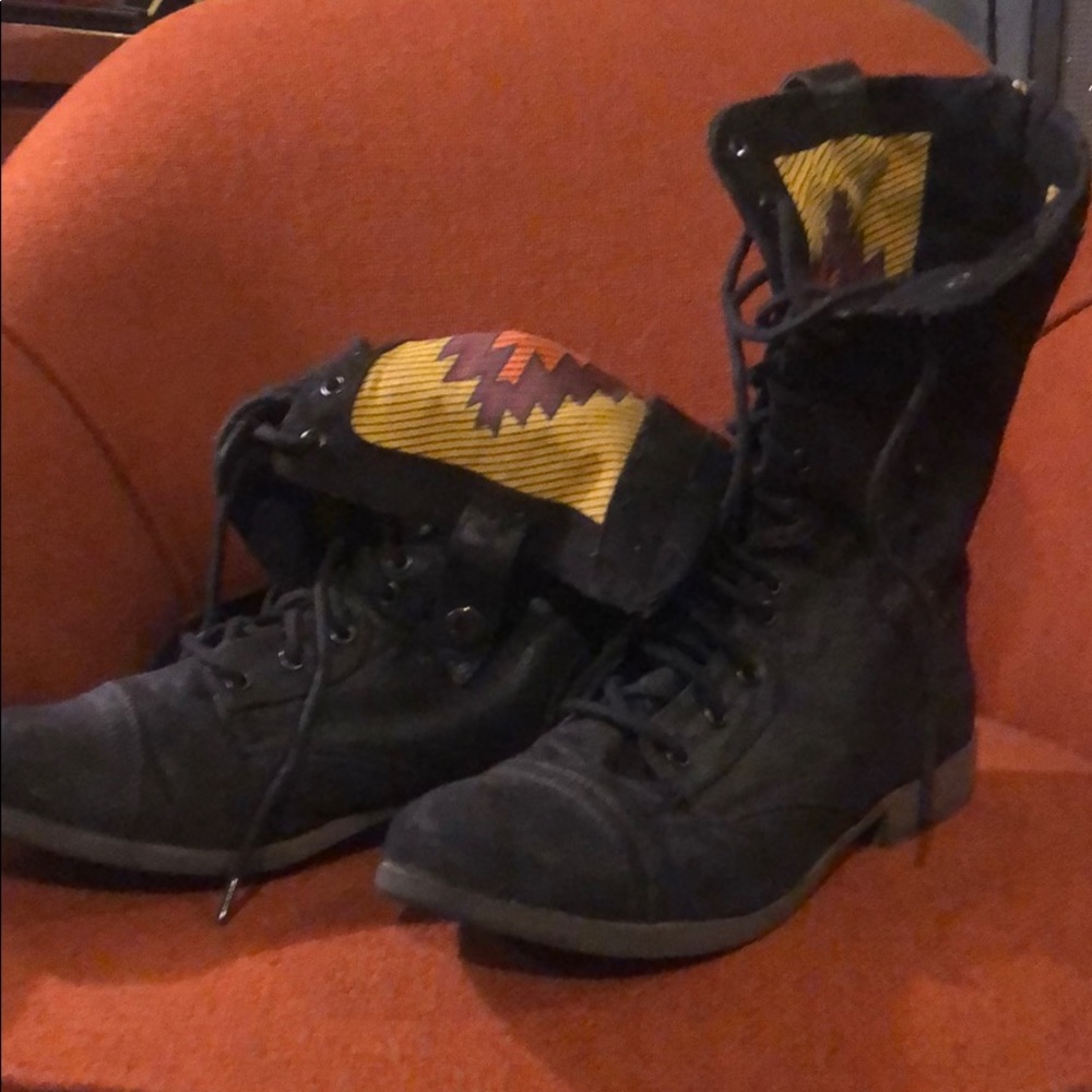 Women’s size 10 combat boots